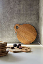 Cargar imagen en el visor de la galería, Cutting Board Round Base - Natural
