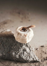 Cargar imagen en el visor de la galería, Tealight holder Batu - Creme
