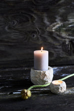 Cargar imagen en el visor de la galería, Tealight holder Batu - Creme
