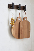 Cargar imagen en el visor de la galería, Cutting Board Round Base - Natural
