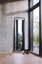 Cargar imagen en el visor de la galería, Wall mirror Copenhagen - Black
