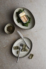 Cargar imagen en el visor de la galería, Dessert Plate Mame - Ø17,4 Oyester
