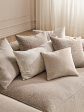 Cargar imagen en el visor de la galería, Classic Cushion
