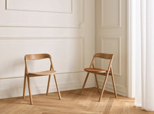 Cargar imagen en el visor de la galería, Fenri Upholstered Dining Chair

